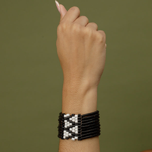 Pulseira ajustável de Tucum e PVC | Marubo