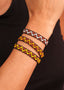 Pulseira de miçangas amarela e marrom feita pelo povo Waurá, artesanato indígena brasileiro