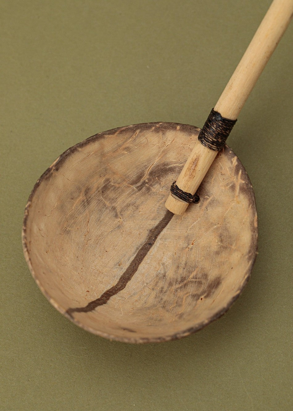 Colher de Coco Zo`é - Arte indígena | Tucum Brasil Imagem secundária do produto
