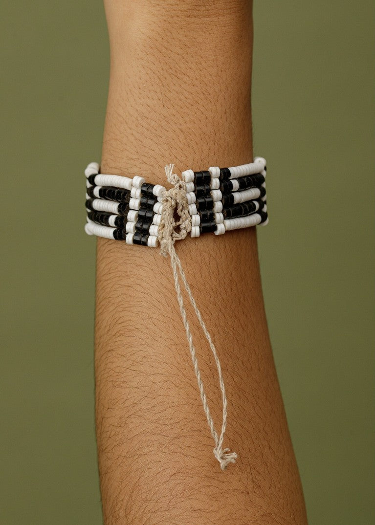 Pulseira ajustável de Tucum e PVC | Marubo - TUCUM