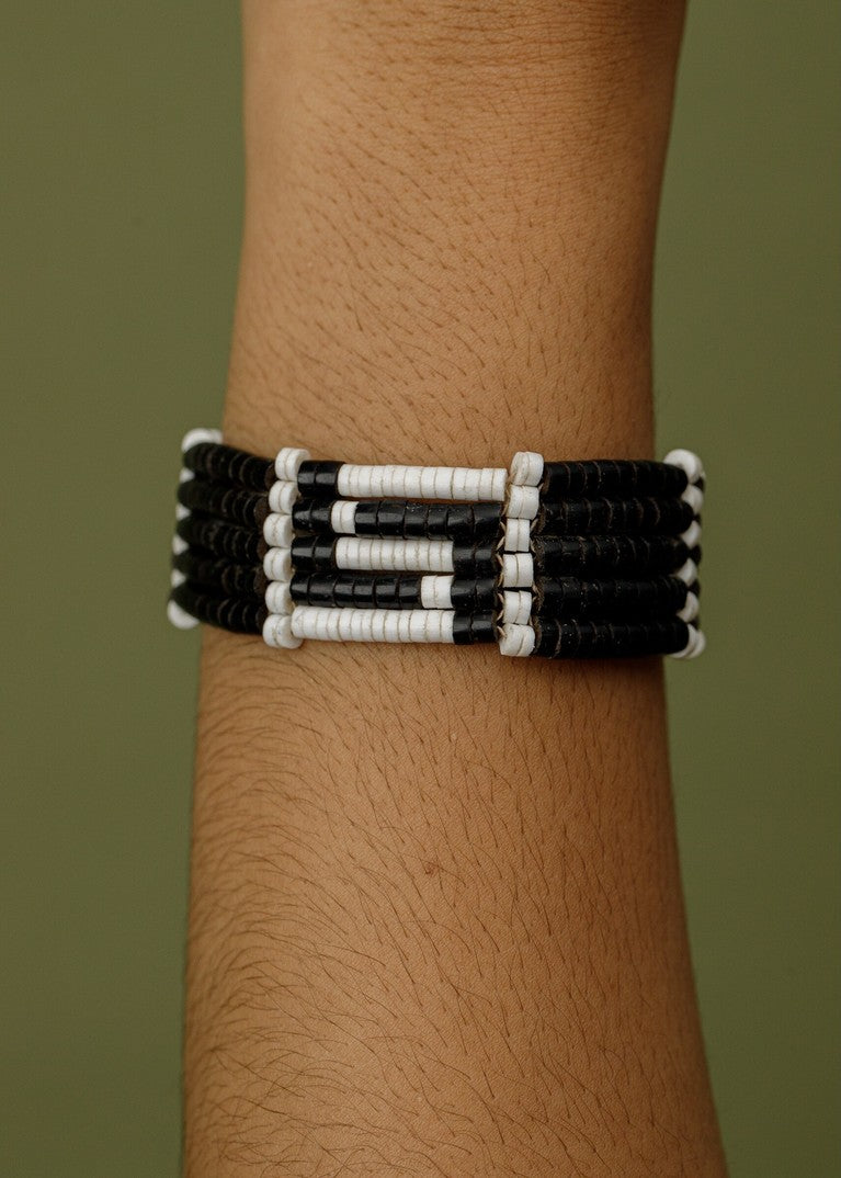 Pulseira ajustável de Tucum e PVC | Marubo - TUCUM
