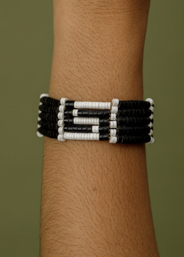 Pulseira ajustável de Tucum e PVC | Marubo - TUCUM