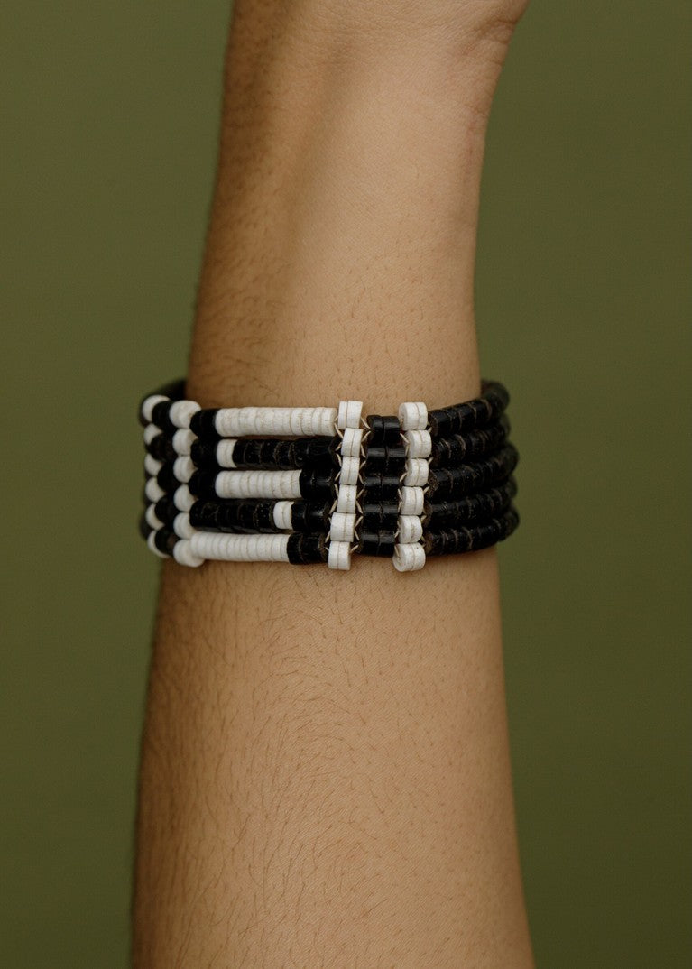Pulseira ajustável de Tucum e PVC | Marubo - TUCUM