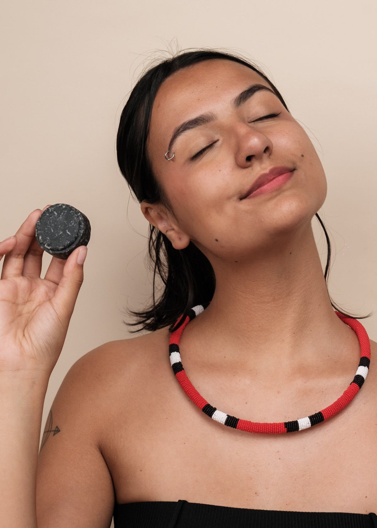 Kit colar Coral + sabonete facial MOMA | TUCUM