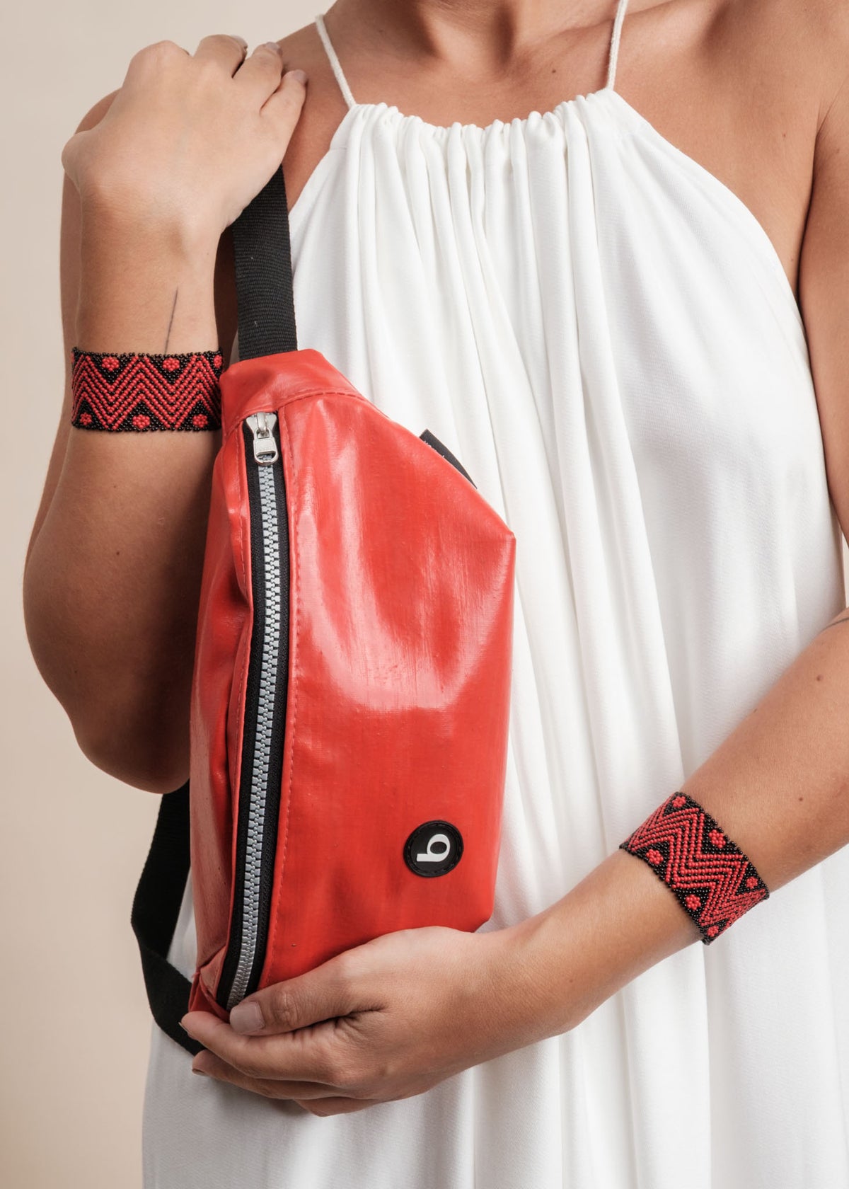 Kit dupla pulseira indígena + pochete Ipá Tia Bossapack | TUCUM