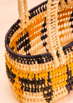 Bolsas_Indigenas_010_49cb4895-2acb-45d2-95cf-a0cfc2043828_bolsas+tramas-e-cores–indigena-comprar-banner-site-tucum