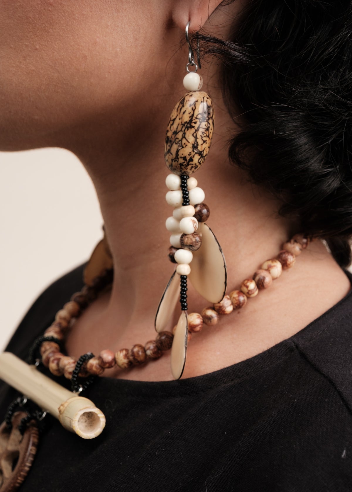 Brincos de jupati com lascas de jarina | TWINS, As Cariocas