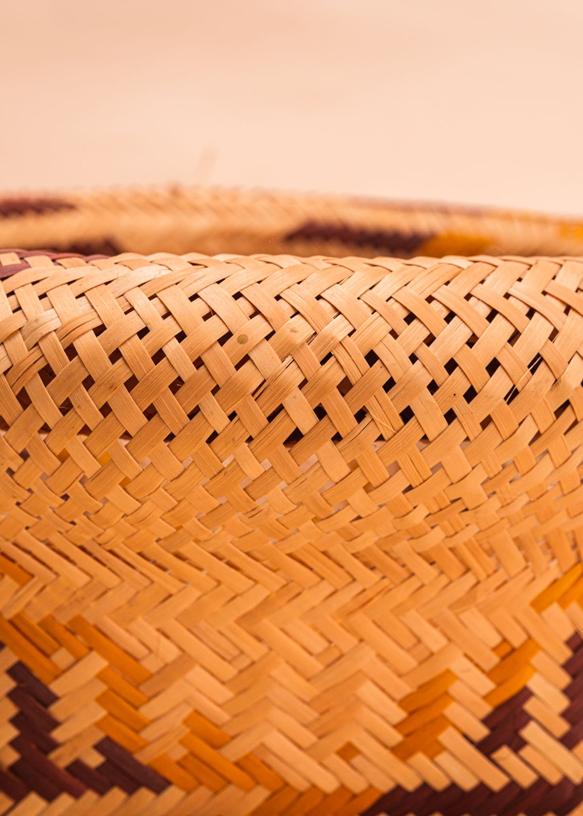 Cestos_Indigenas_019_1b746876-86e0-4b8f-99fb-174f136118ab_cestarias-+tecume-da-amazonia-cestos-indigena-comprar-banner-site-tucum