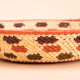 Cestos_Indigenas_029_91d7fe31-09f7-4fd8-aec5-705ee0718e69_cestarias-+tecume-da-amazonia-cestos-indigena-comprar-banner-site-tucum