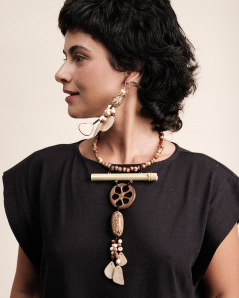 Colar de madeira e sementes | TWINS, As Cariocas