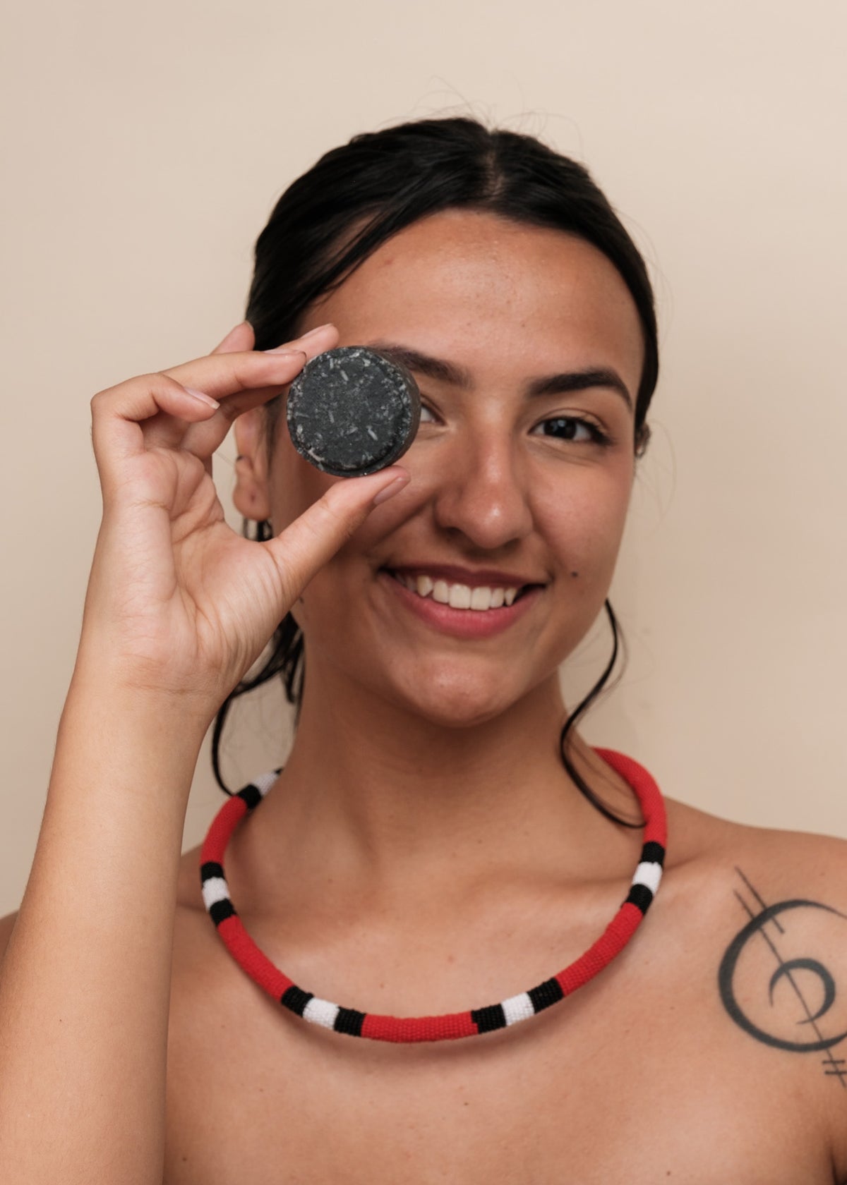 Kit colar Coral + sabonete facial MOMA | TUCUM