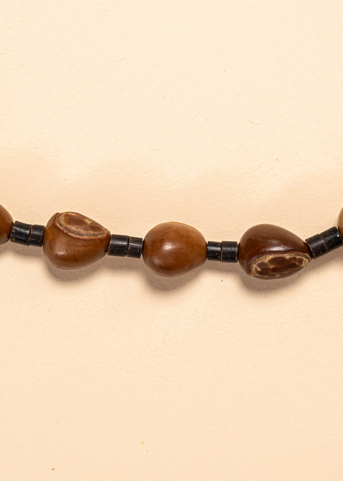 Colar indígena de Tucum e Sementes | Suruí