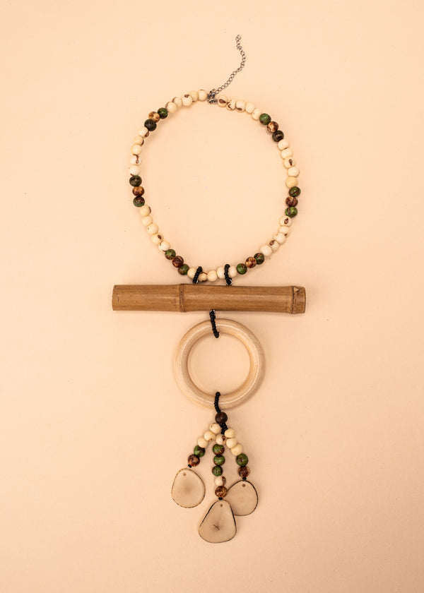 Colar de madeira e sementes | TWINS, As Cariocas