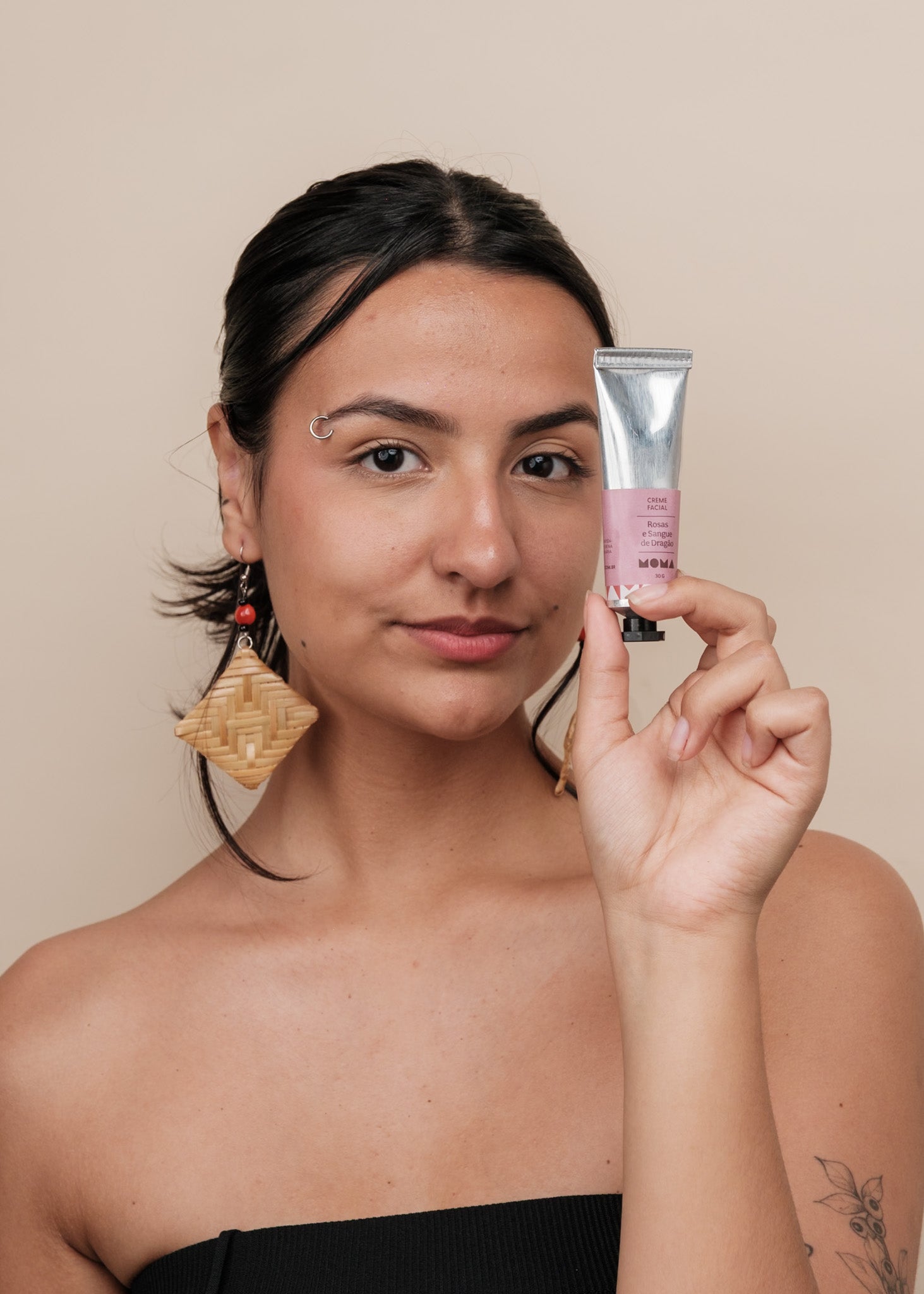 Kit brincos Taurepang + creme facial Rosas | Tucum Brasil