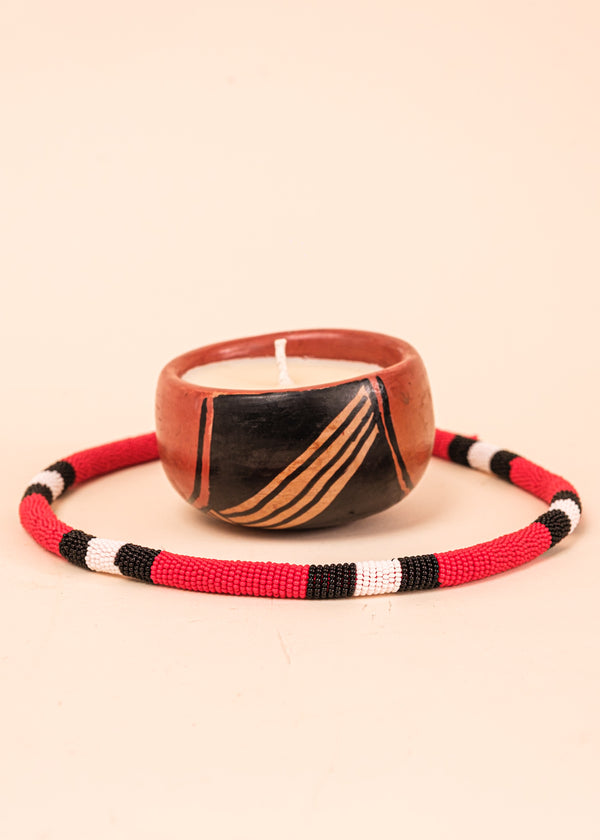 Kit colar coral indígena Waurá + Vela na cerâmica Waurá | Tucum Brasil