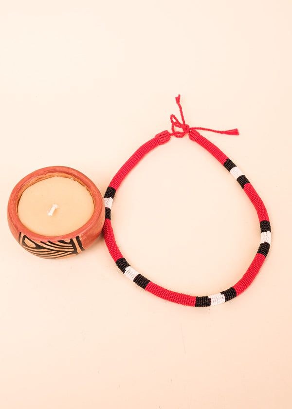 Kit colar coral indígena Waurá + Vela na cerâmica Waurá | Tucum Brasil