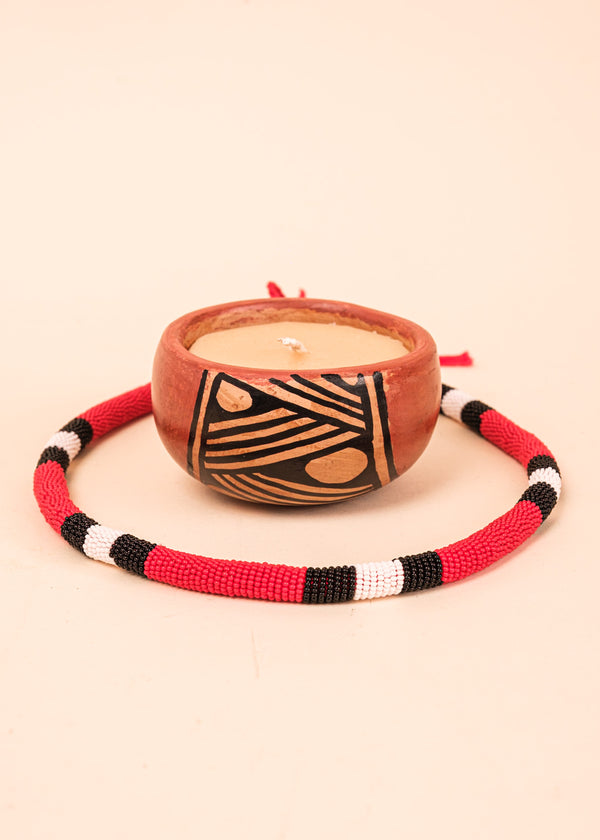 Kit colar coral indígena Waurá + Vela na cerâmica Waurá | Tucum Brasil