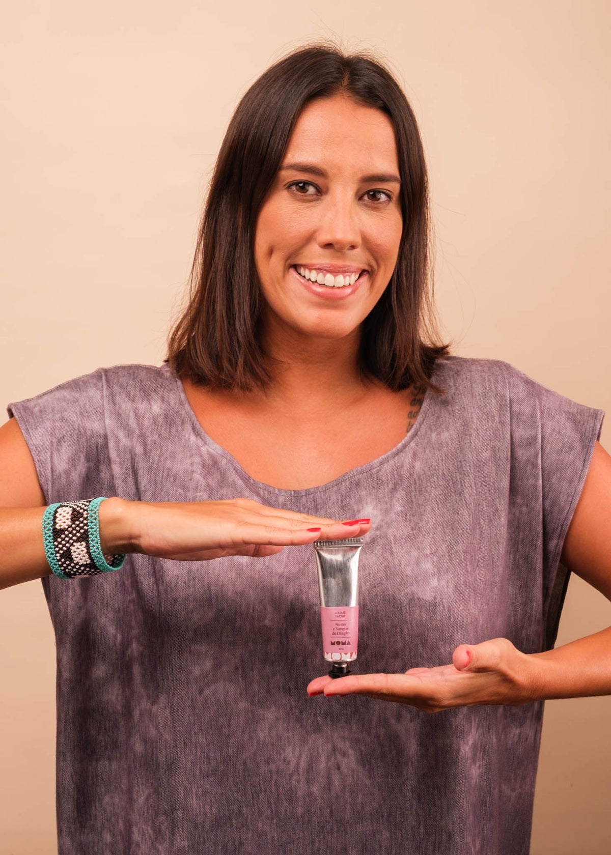 Kit pulseira indígena Mehinako + Creme facial Rosas MOMA | Tucum Brasil