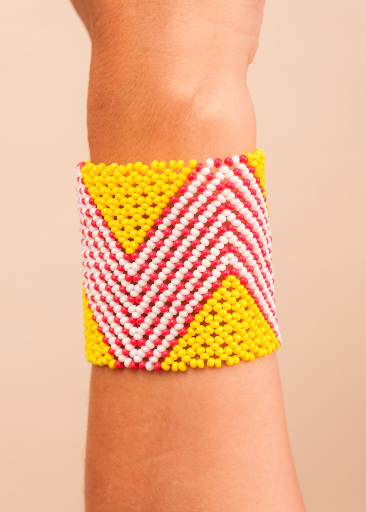 Kit pulseira indígena Kuikuro + mini kit viagem MOMA | Tucum Brasil