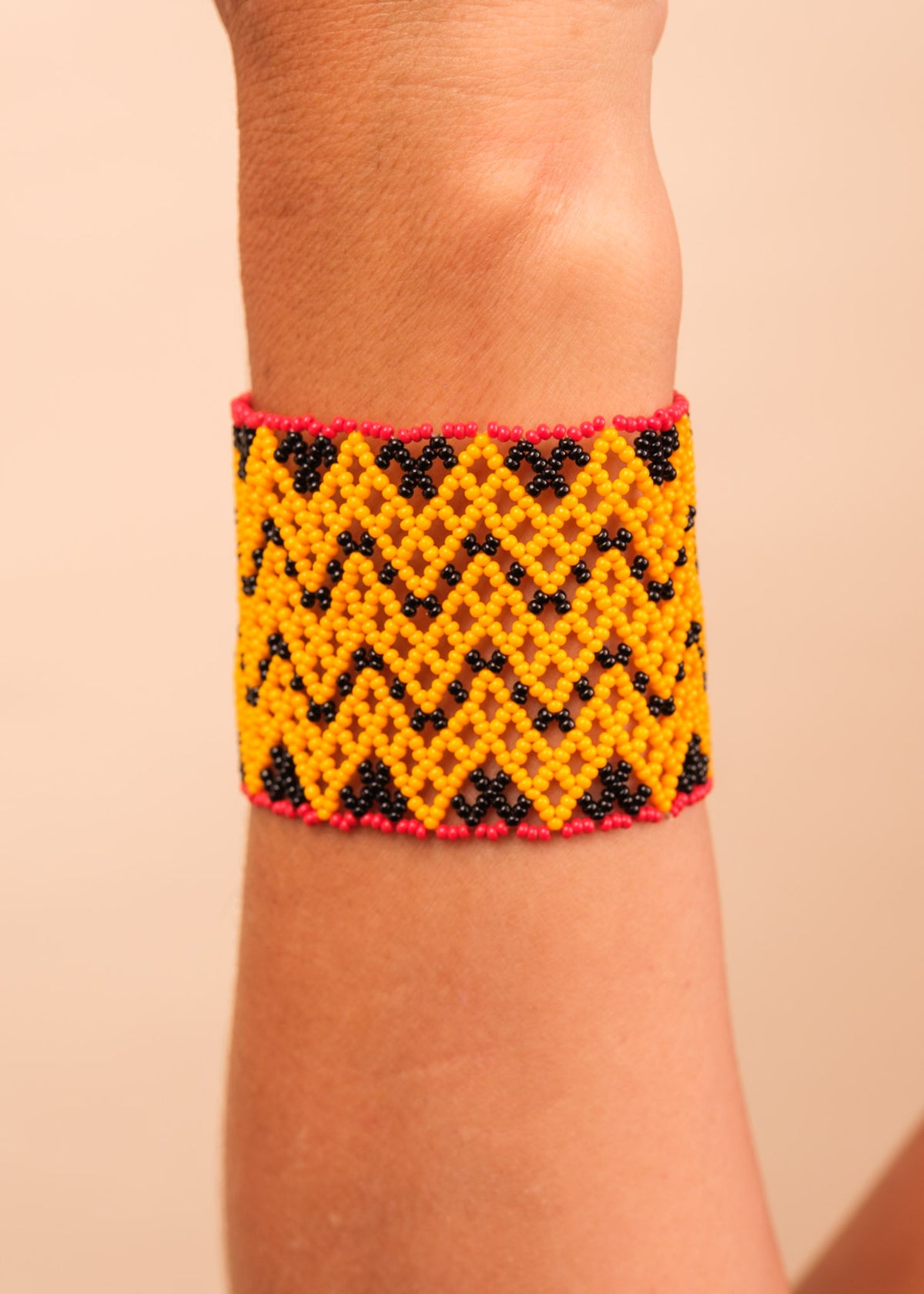 Kit pulseira indígena Mehinako + mini kit viagem MOMA | Tucum Brasil