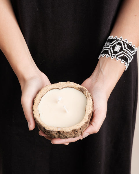 Kit pulseira indígena Waurá + vela aromática Urucuna | TUCUM