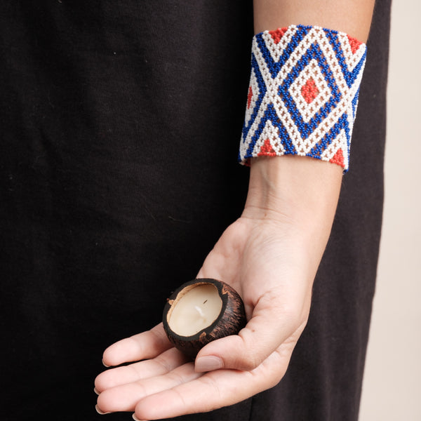 Kit pulseira indígena Kayapó + Vela aromática | TUCUM