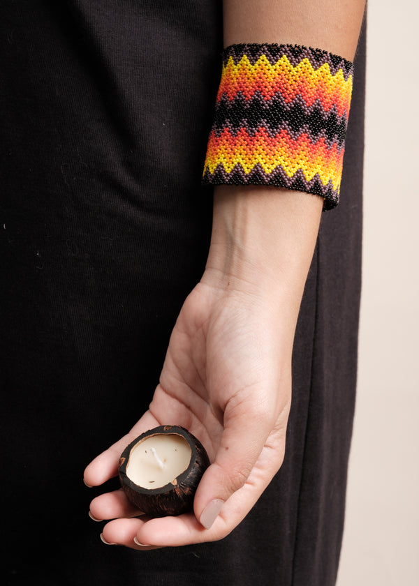 Kit pulseira indígena Kayapó + Vela aromática Urucuna | TUCUM