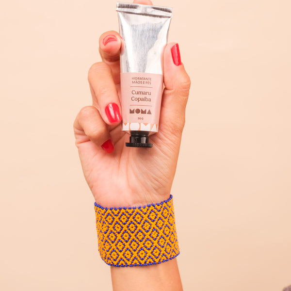 Kit pulseira indígena Mehinako + Creme hidratante Cumaru e Copaíba MOMA | Tucum Brasil