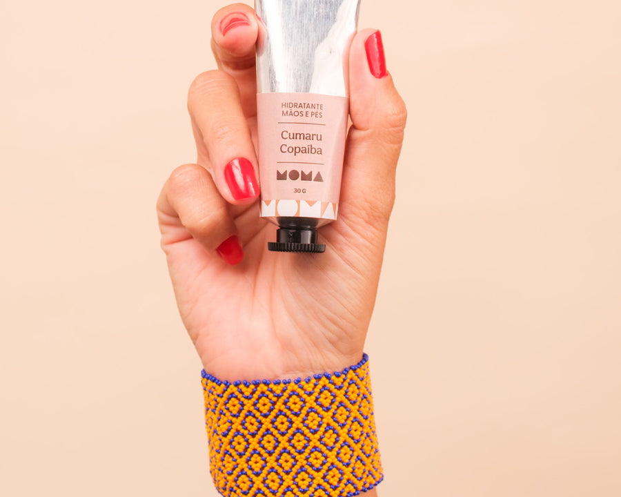 Kit pulseira indígena Mehinako + Creme hidratante Cumaru e Copaíba MOMA | Tucum Brasil