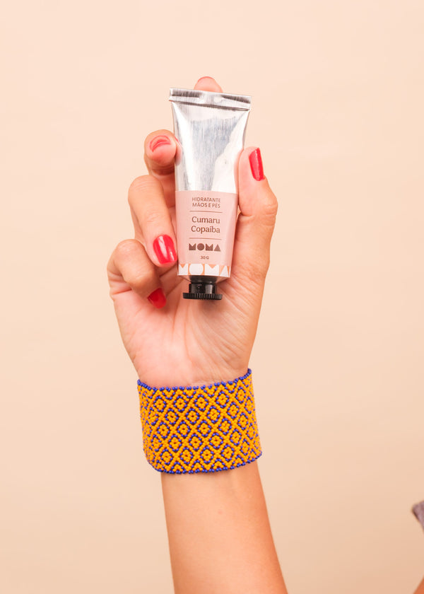 Kit pulseira indígena Mehinako + Creme hidratante Cumaru e Copaíba MOMA | Tucum Brasil