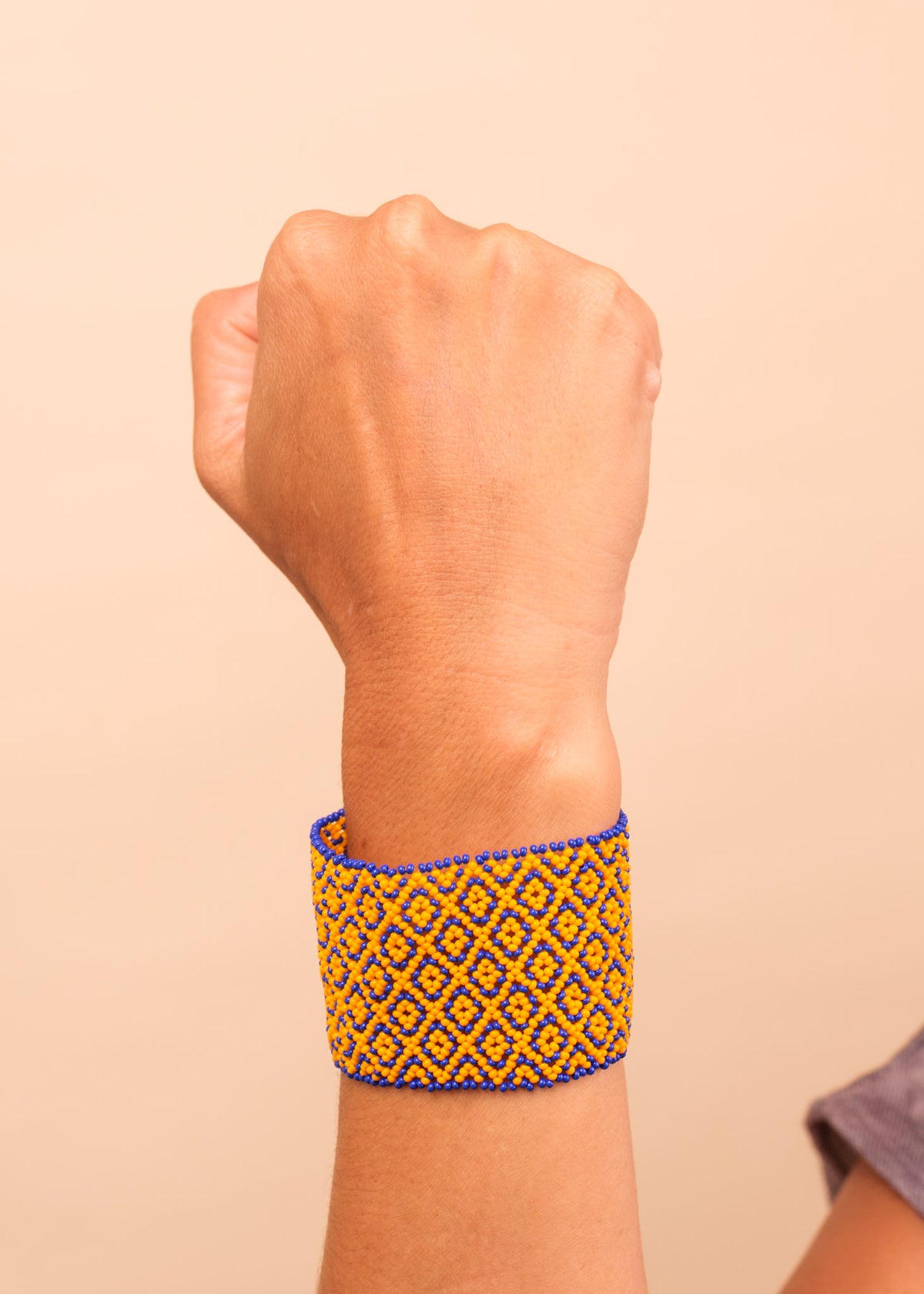 Kit pulseira indígena Mehinako + Creme hidratante Cumaru e Copaíba MOMA | Tucum Brasil