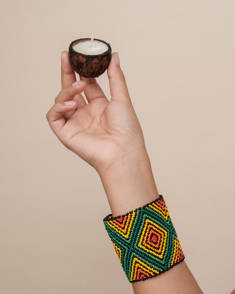 Kit pulseira Kamayurá + Vela aromática | TUCUM