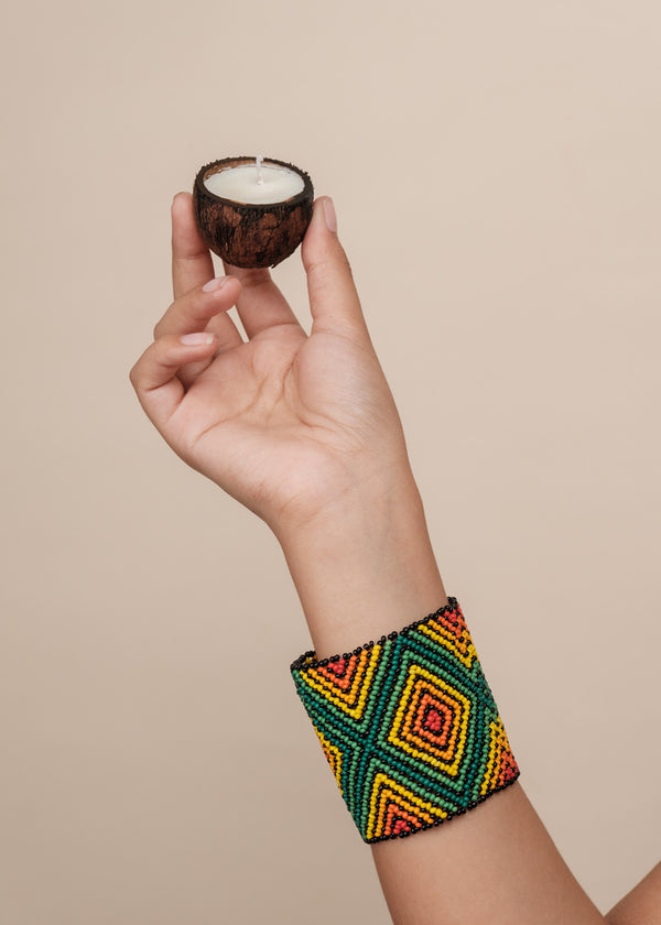 Kit pulseira Kamayurá + Vela aromática | TUCUM