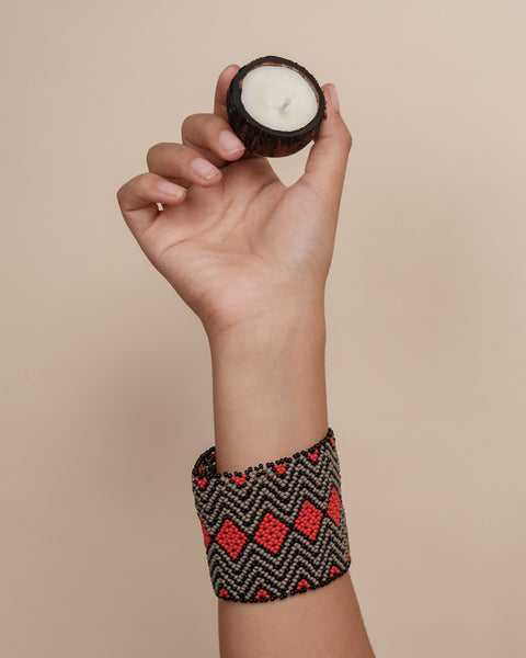 Kit pulseira Kamayurá + Vela aromática | TUCUM