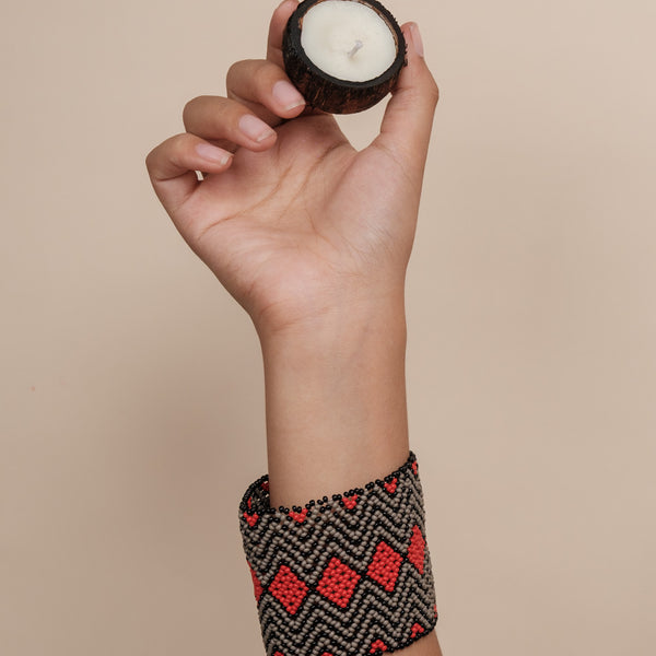 Kit pulseira Kamayurá + Vela aromática | TUCUM