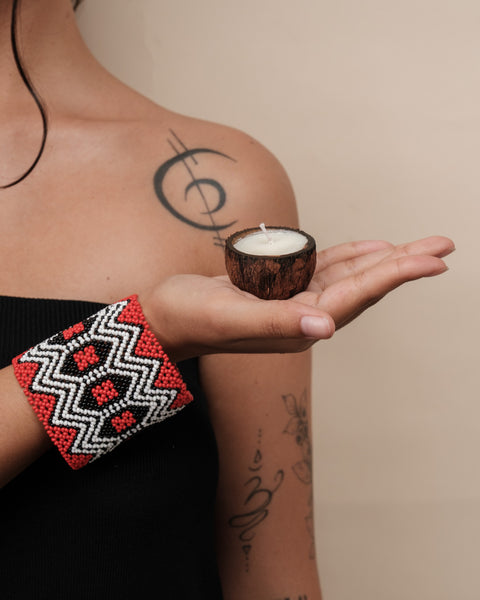 Kit pulseira Kamayurá + Vela aromática | TUCUM