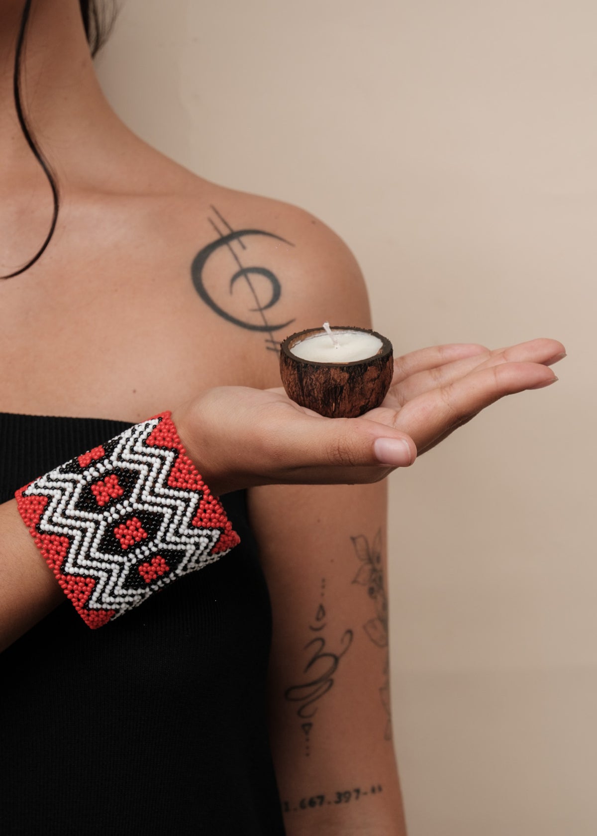 Kit pulseira Kamayurá + Vela aromática | TUCUM