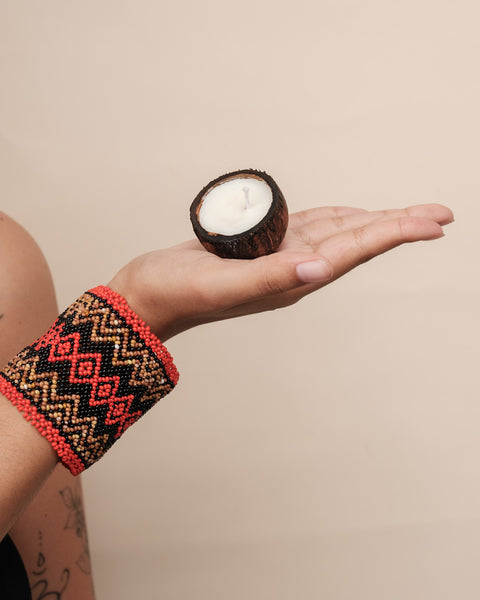 Kit pulseira Kamayurá + Vela aromática | TUCUM