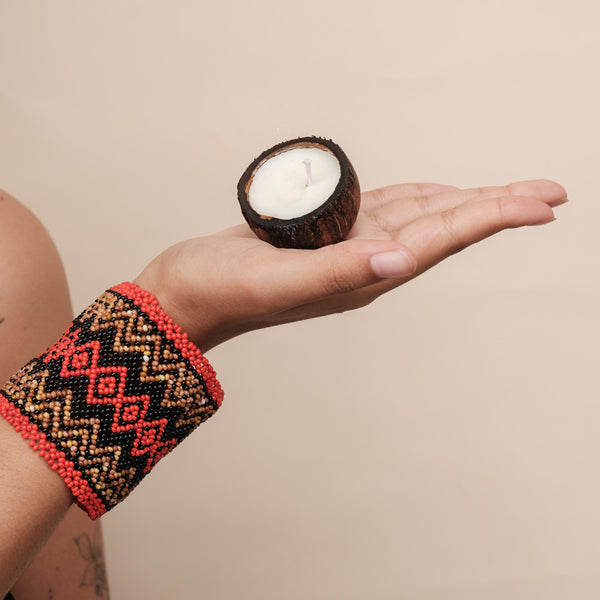 Kit pulseira Kamayurá + Vela aromática | TUCUM