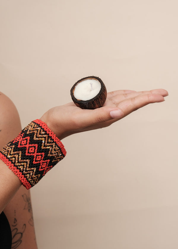 Kit pulseira Kamayurá + Vela aromática | TUCUM