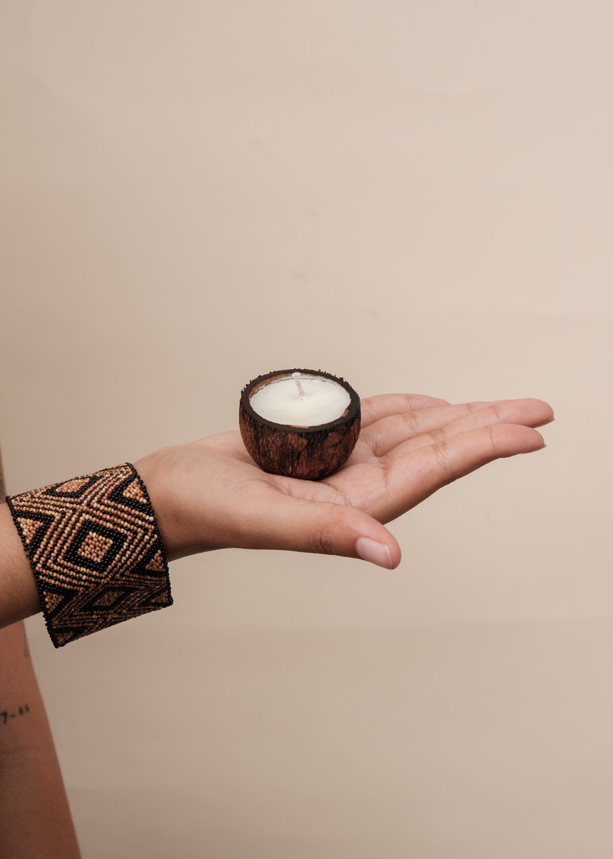 Kit pulseira Waurá + Vela aromática | TUCUM