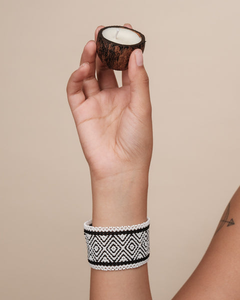 Kit pulseira Waurá + Vela aromática | TUCUM