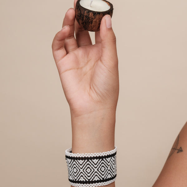 Kit pulseira Waurá + Vela aromática | TUCUM