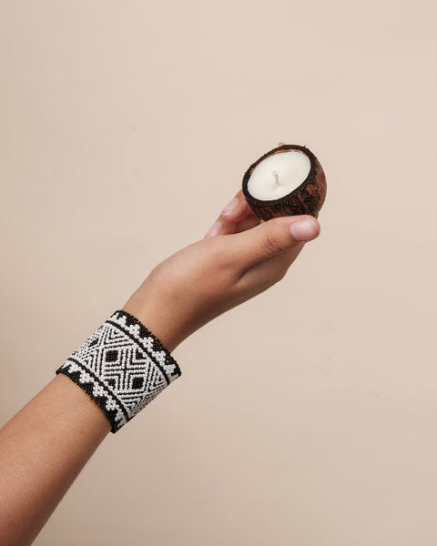Kit pulseira Waurá + Vela aromática | TUCUM