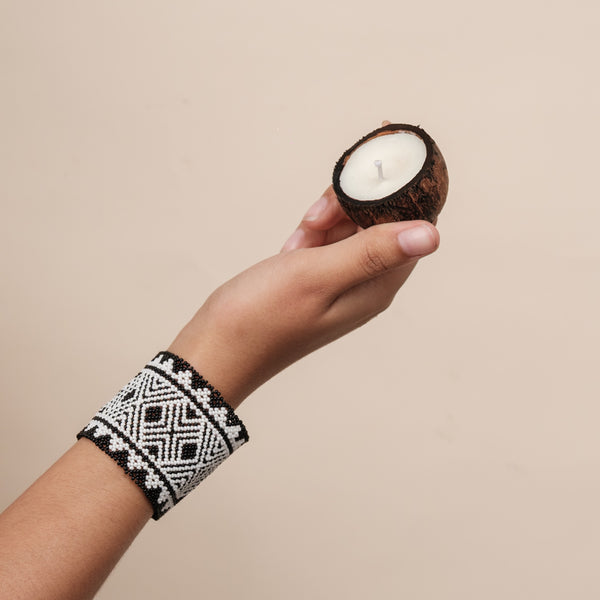 Kit pulseira Waurá + Vela aromática | TUCUM