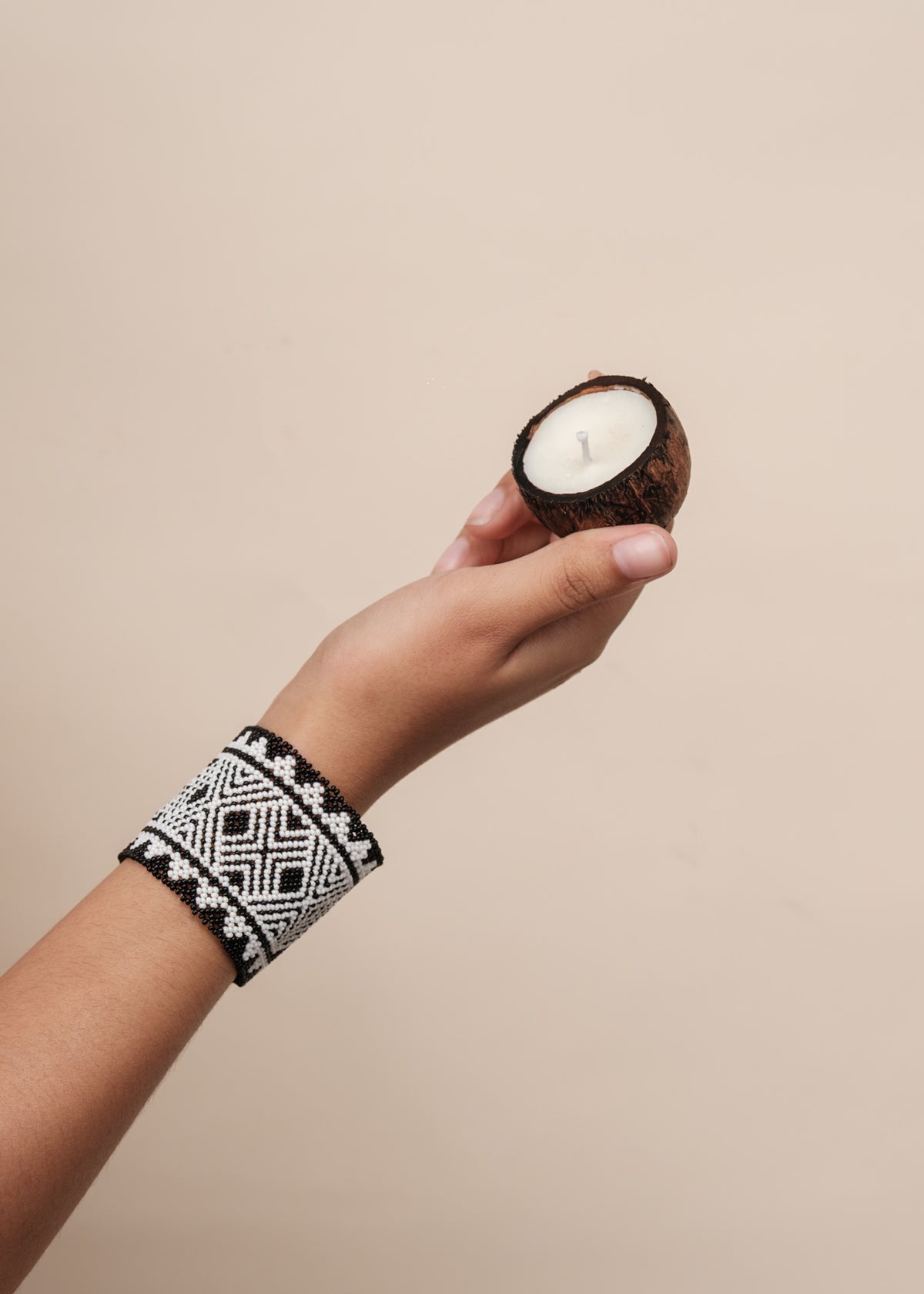 Kit pulseira Waurá + Vela aromática | TUCUM