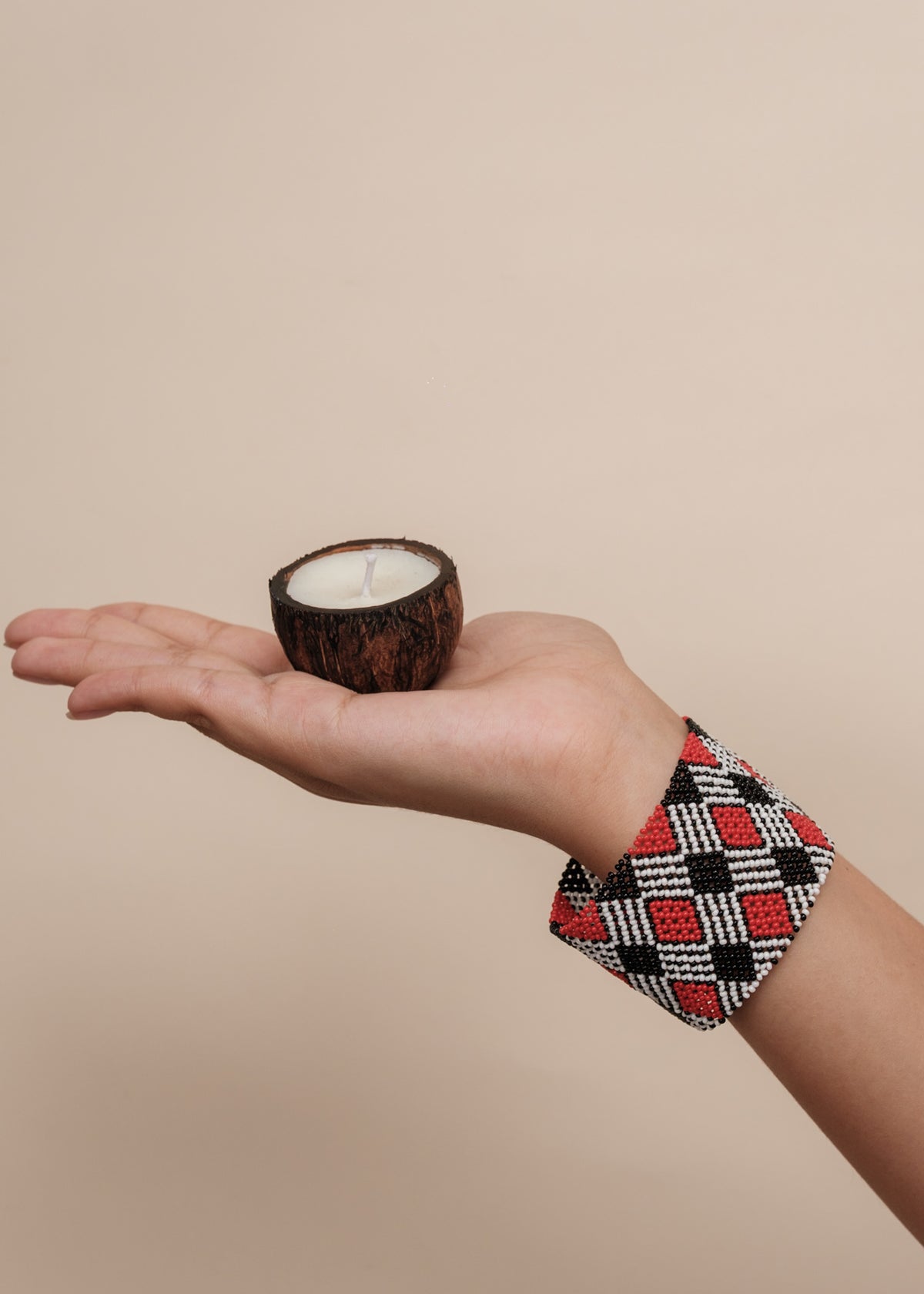 Kit pulseira Waurá + Vela aromática | TUCUM