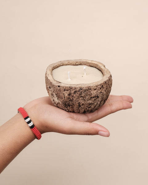 Kit pulseira coral Waurá + Vela aromática Breu Branco | TUCUM