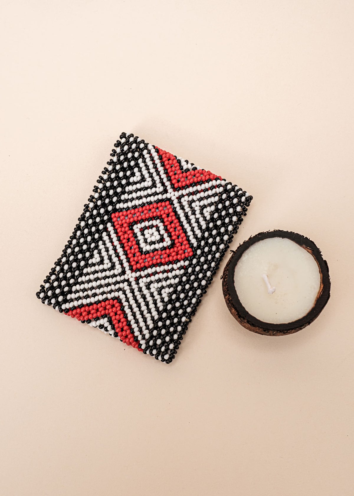 Kit pulseira Kamayurá + Vela aromática | TUCUM