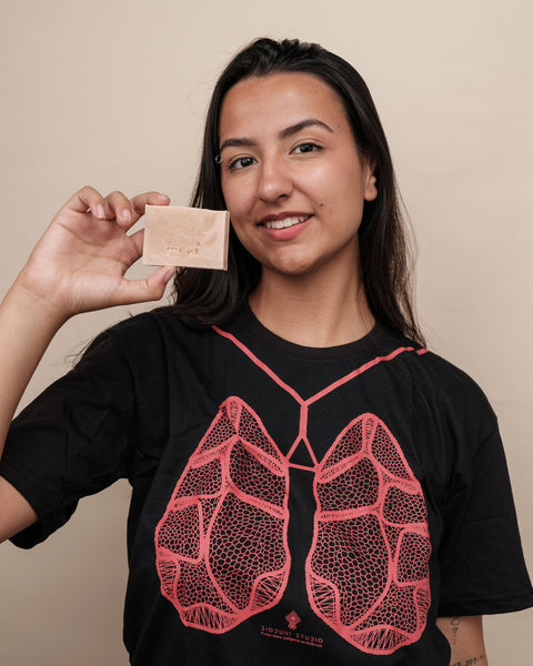 Kit camisa Pulmão do Universo + sabonete corporal MOMA | TUCUM